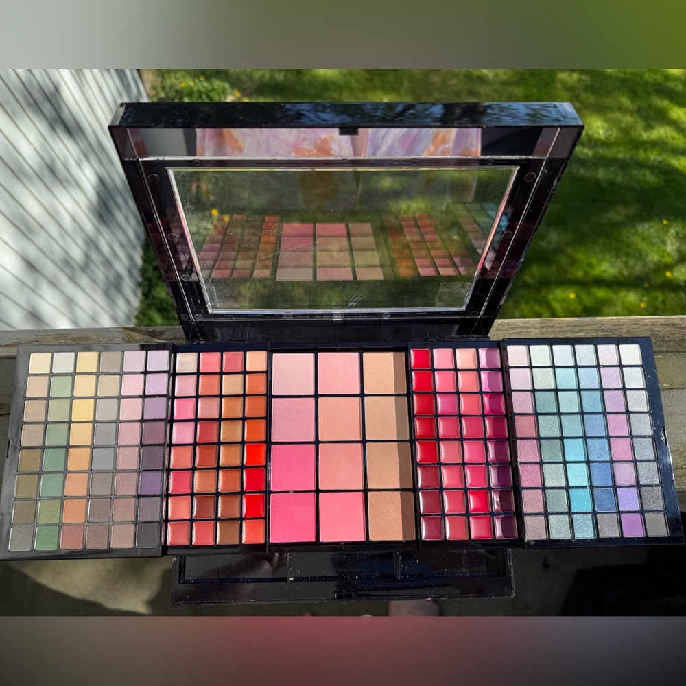 Lord + Taylor Ultimate Colour Collection makeup palette